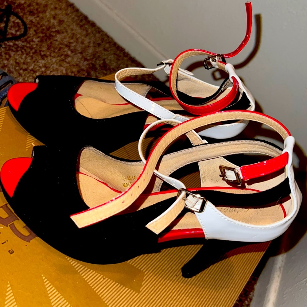 Heels - Picture 2 of 3